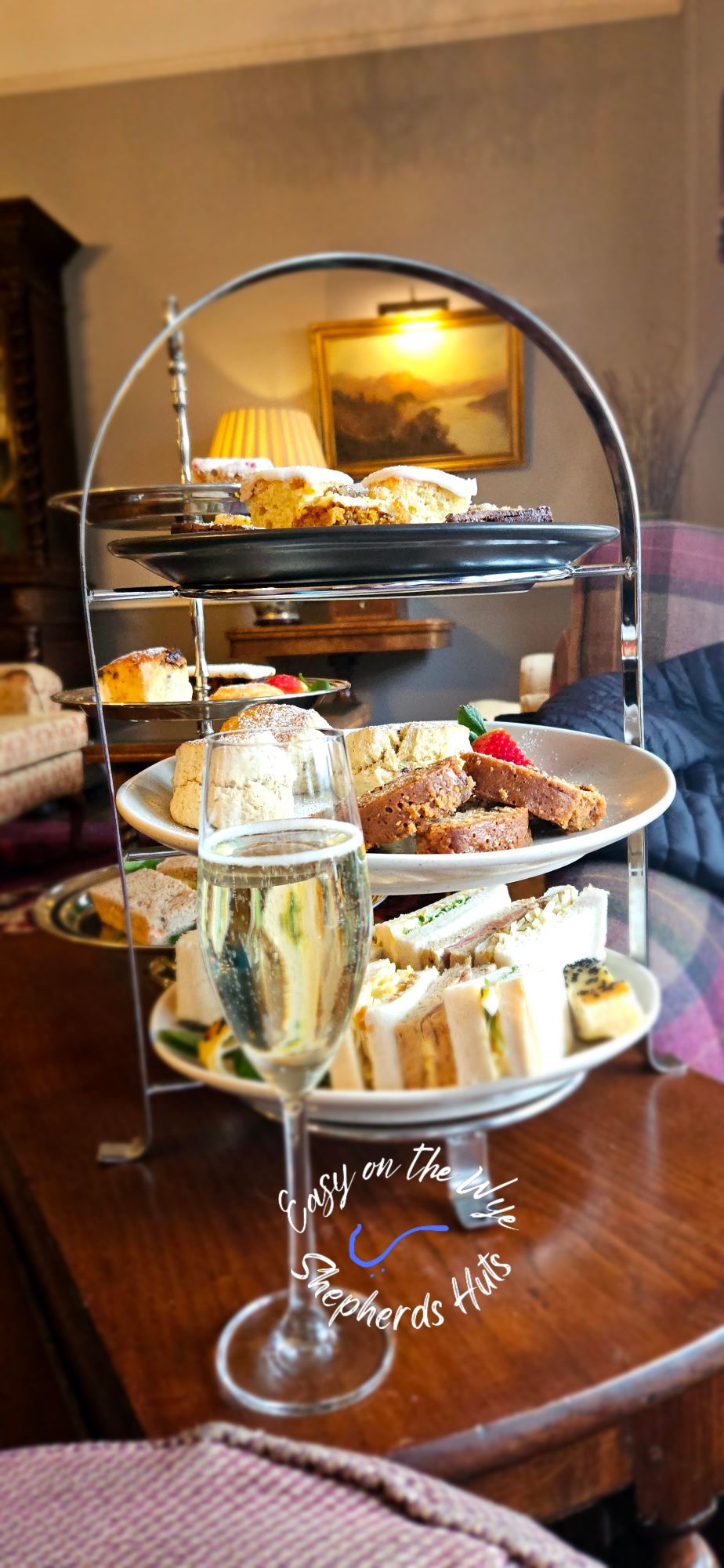 Treat Mum to Afternoon Tea This Mother’s Day 💐☕